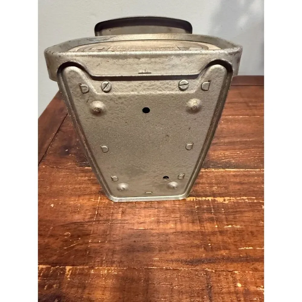 vintage Pelouze mechanical postal scale
